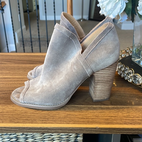 Lucky Brand booties size 9 - Picture 3 of 5